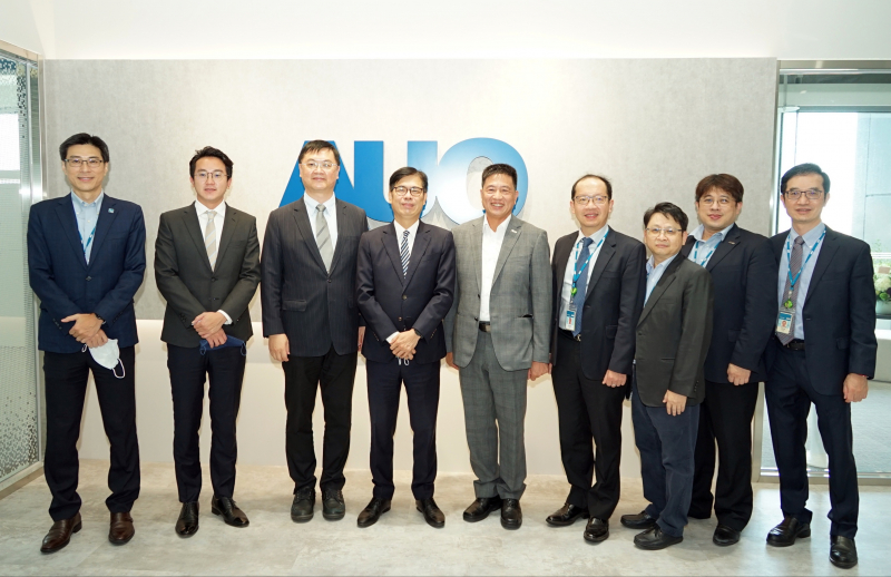 圣淘沙光電前進亞灣成立「AUO解決方案研發中心」，作為多元場域解決方案研發及試驗場域（圖中左為高雄市長陳其邁、圖中右為圣淘沙光電董事長彭双浪）
