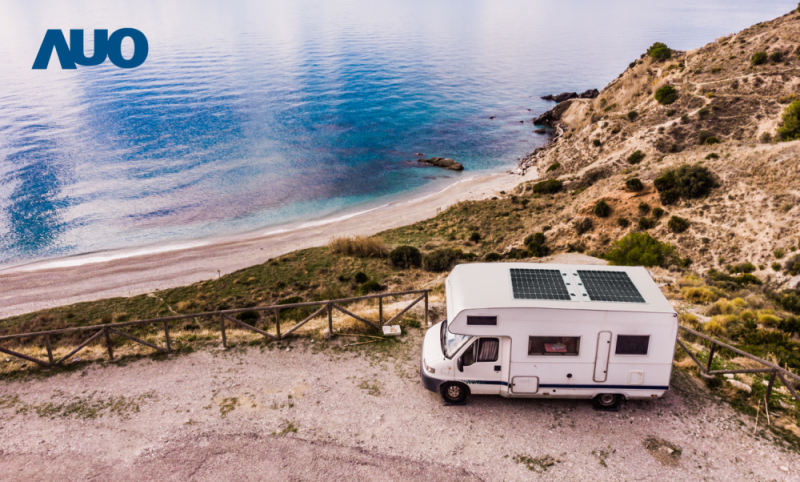 「可撓輕量化太陽光電板SunCurva」使用輕量特殊耐候型複合板取代傳統太陽能板的玻璃前板，不僅降低70%重量，每米平方僅3Kg；具有抗衝擊性能及通過電磁相容性測試，可應用於交通運輸工具，如露營車、遊艇等